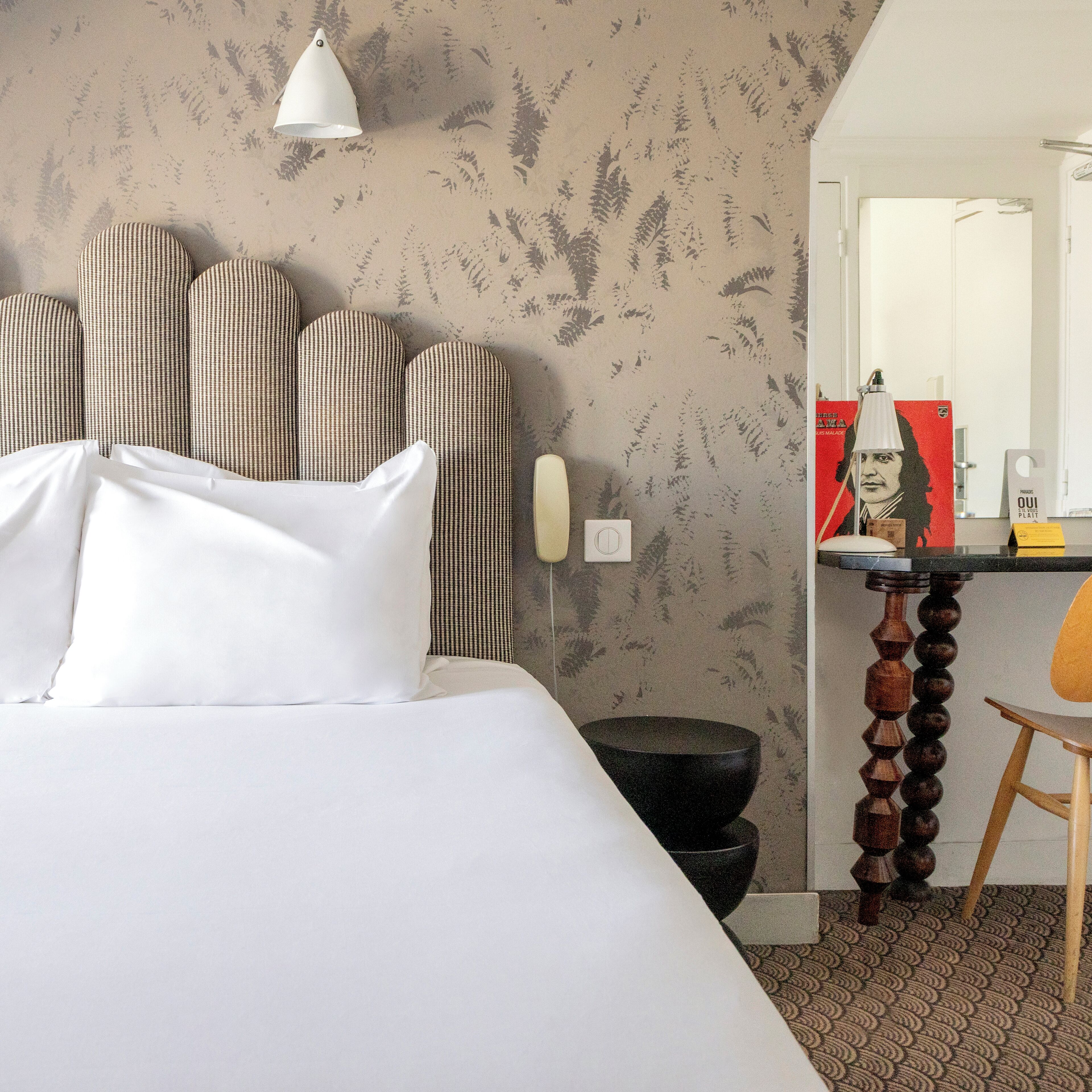 Chambre sous les toits - Vue Sacré Coeur | Caja de seguridad en la habitación y decoración personalizada 