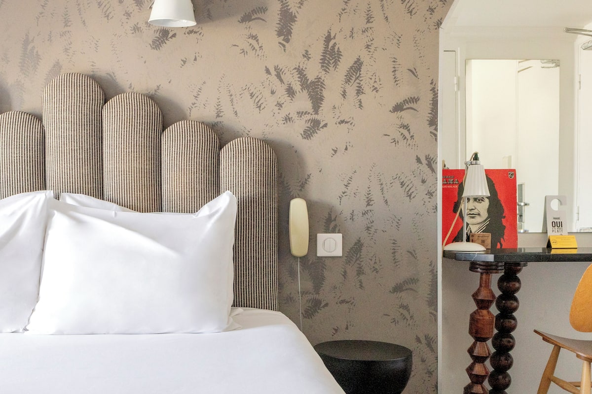 Chambre sous les toits - Vue Sacré Coeur | Caja de seguridad en la habitación y decoración personalizada