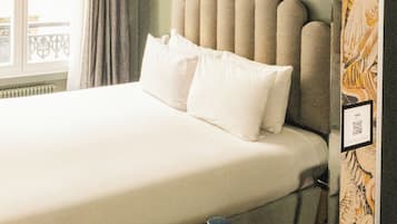 Comfort Double Room | In-room safe, individually decorated, individually furnished, desk