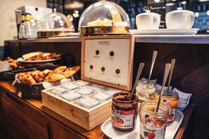 Kontinental morgenmad hver dag (18 EUR pr. person)