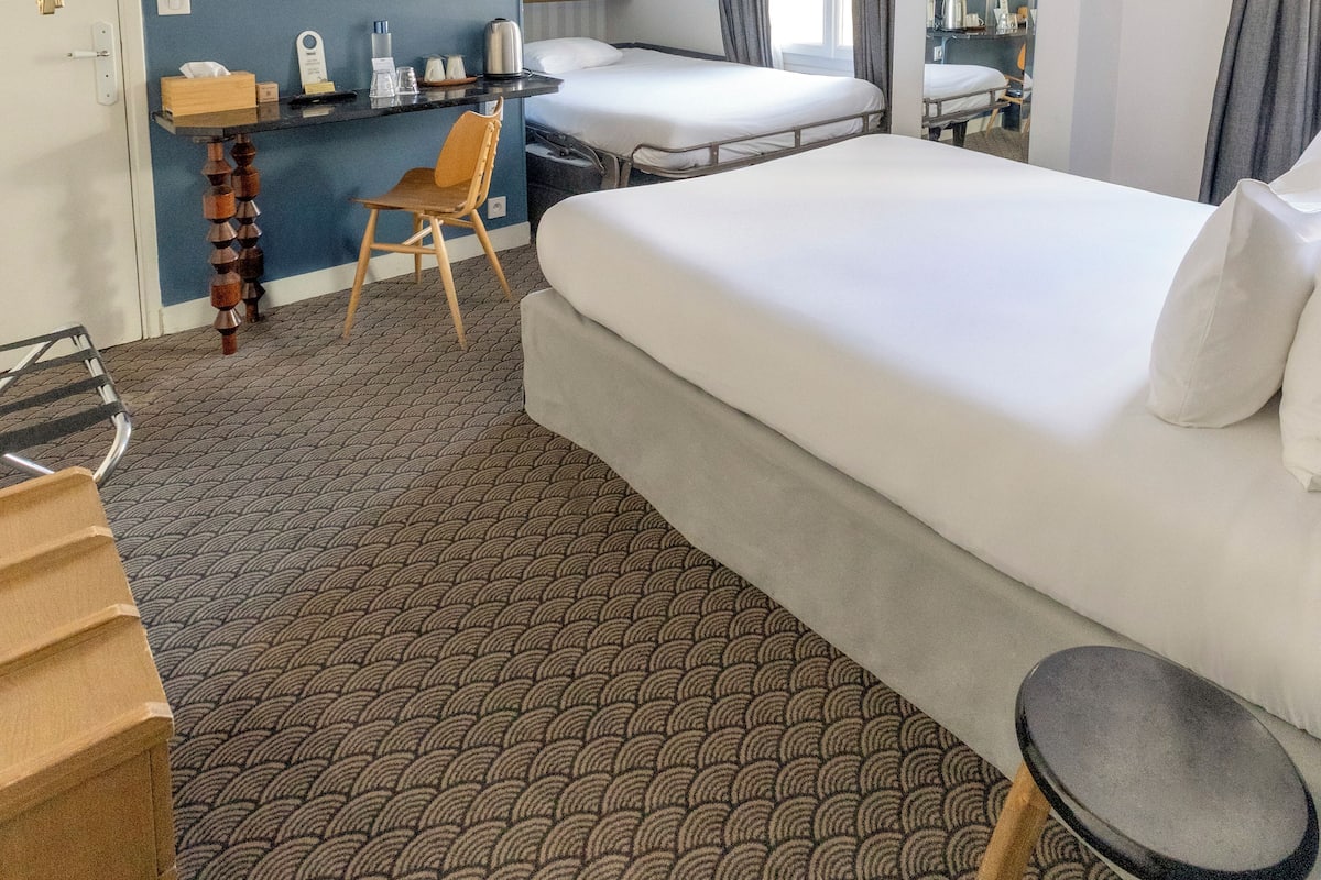 Deluxe-dobbeltværelse | Pengeskab på værelset, individuelt design, individuel indretning