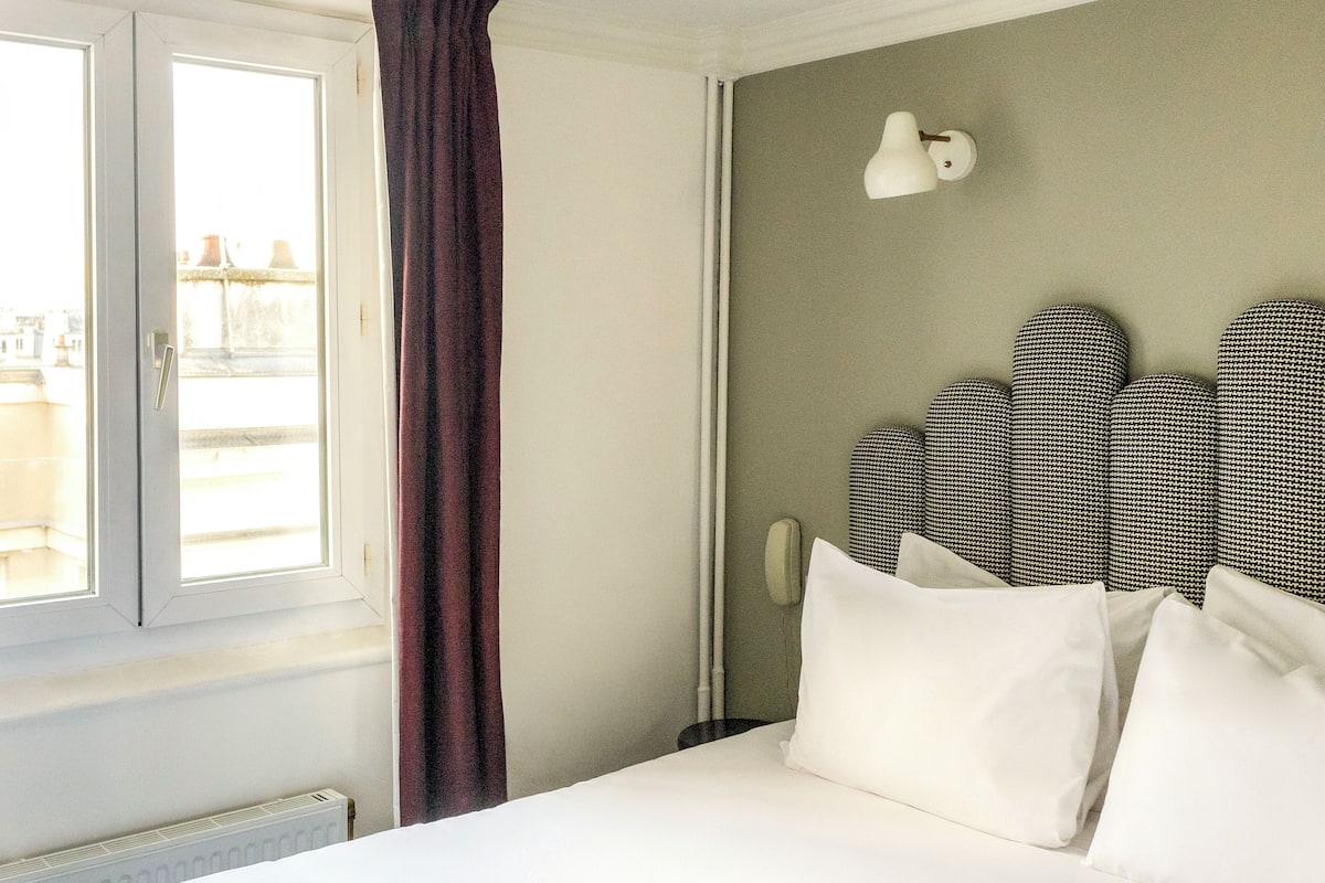 Suite Junior - Vue Sacré Coeur | Pengeskab på værelset, individuelt design, individuel indretning