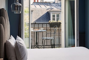 Superior Double Room, Balcony | In-room safe, individually decorated, individually furnished, desk