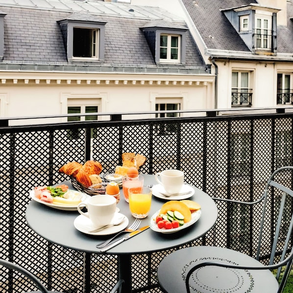 Superior Double Room, Balcony | City view