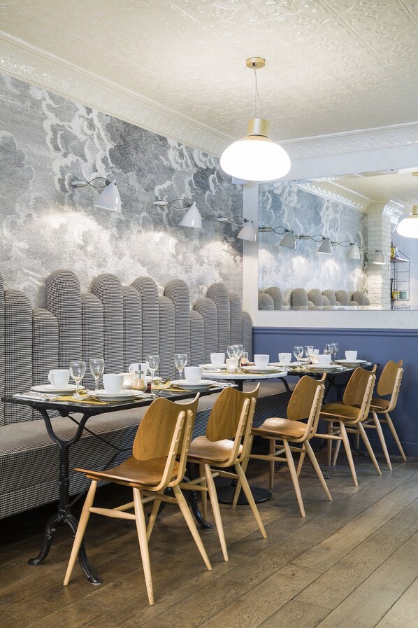 Daily continental breakfast (EUR 18 per person)