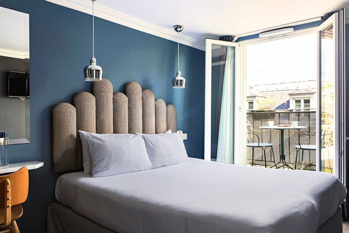 Superior Double Room, Balcony | In-room safe, individually decorated, individually furnished, desk