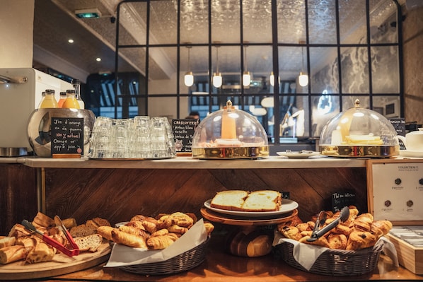 Desayuno continental (EUR 18 por persona)