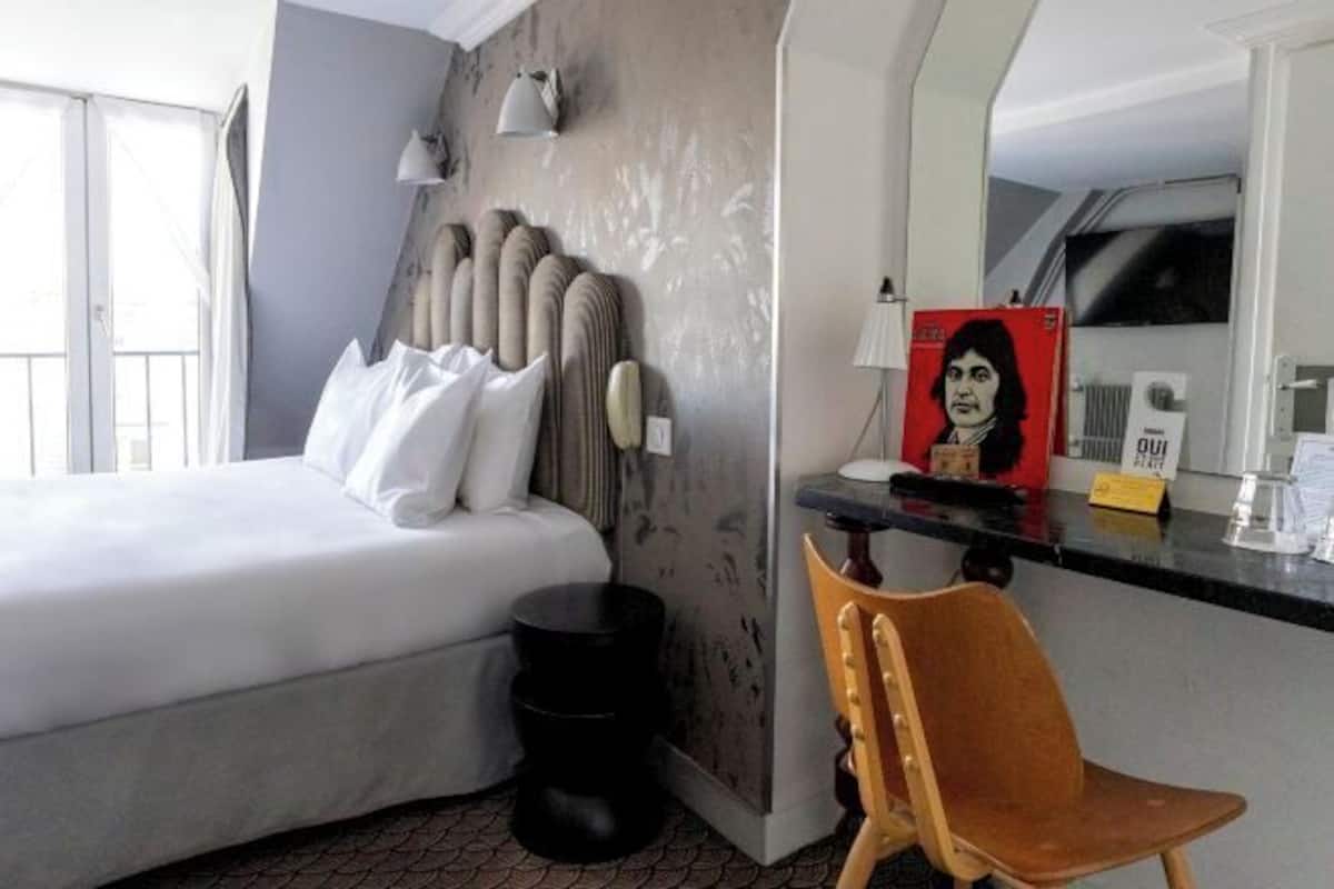 In-room safe, individually decorated, individually furnished, desk