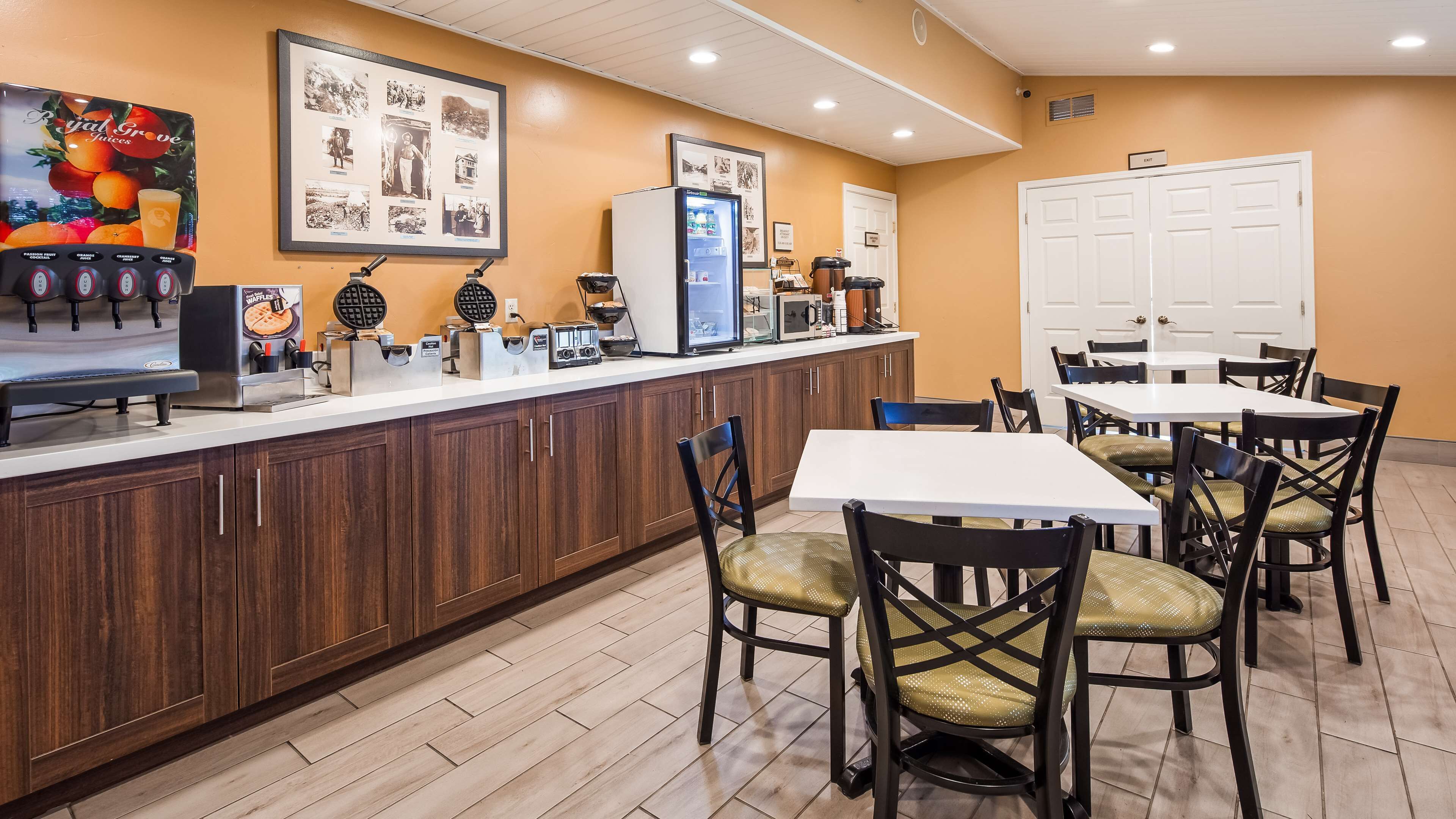 free daily continental breakfast