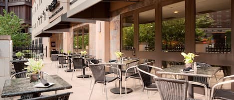 Frokost, lunsj og middag serveres, amerikanske retter