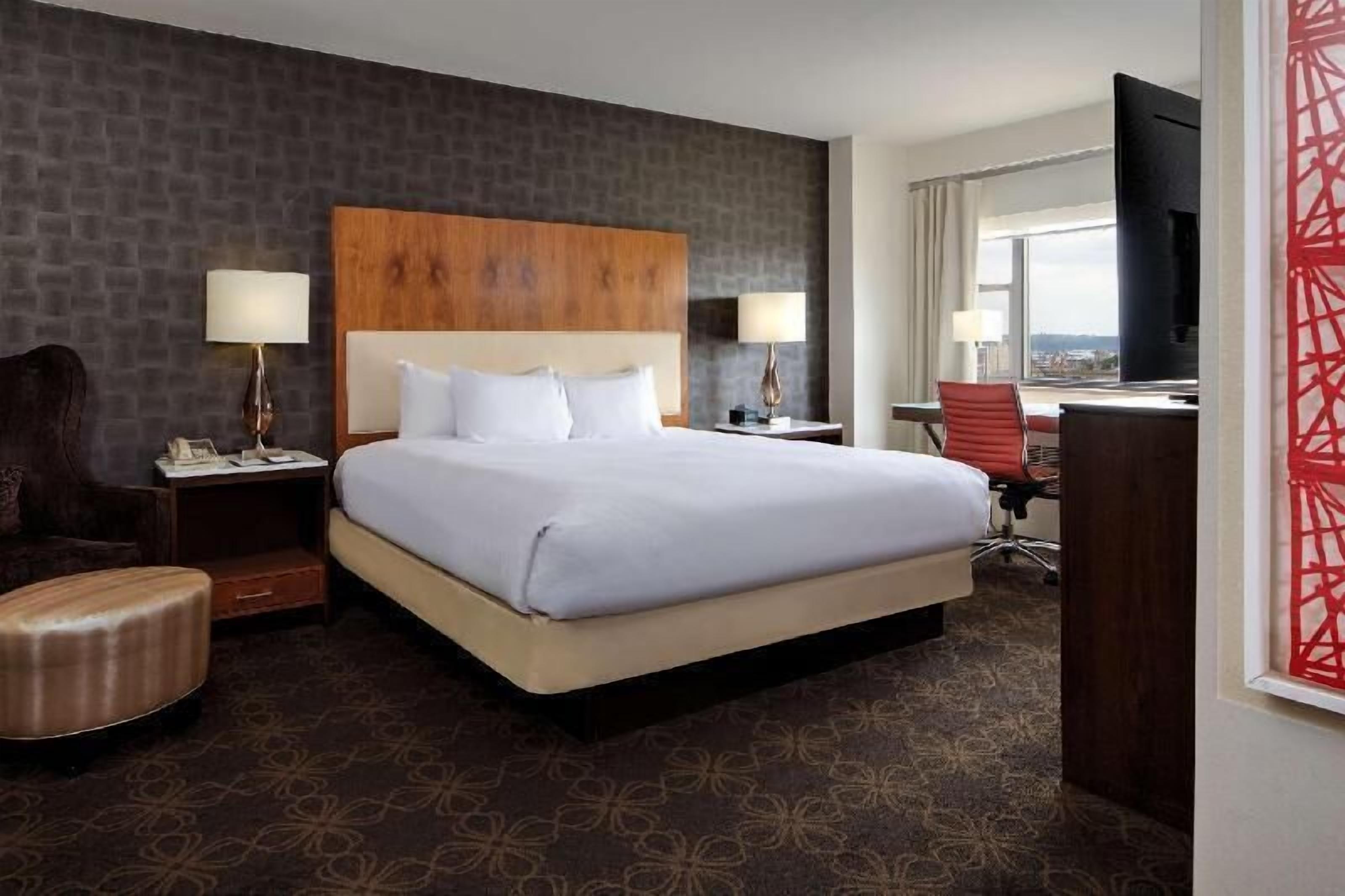 Hochwertige Bettwaren, Zimmersafe, Schreibtisch