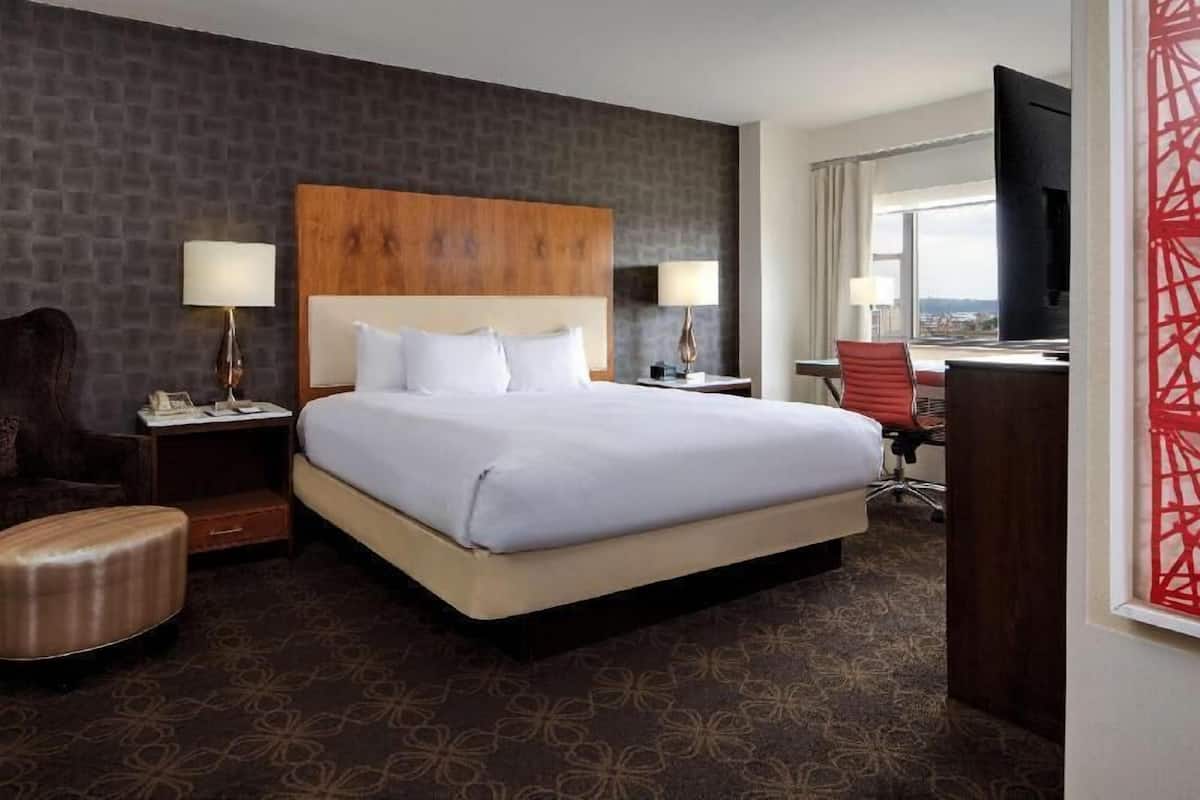 Hochwertige Bettwaren, Zimmersafe, Schreibtisch