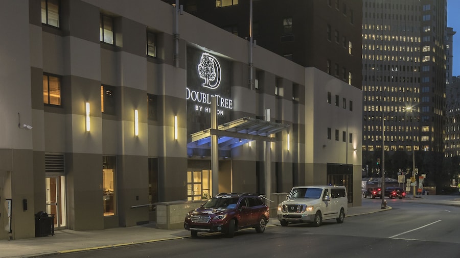 DoubleTree by Hilton Hotel & Suites Pittsburgh Downtown