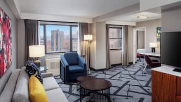 Roupas de cama premium, cofres nos quartos, escrivaninha