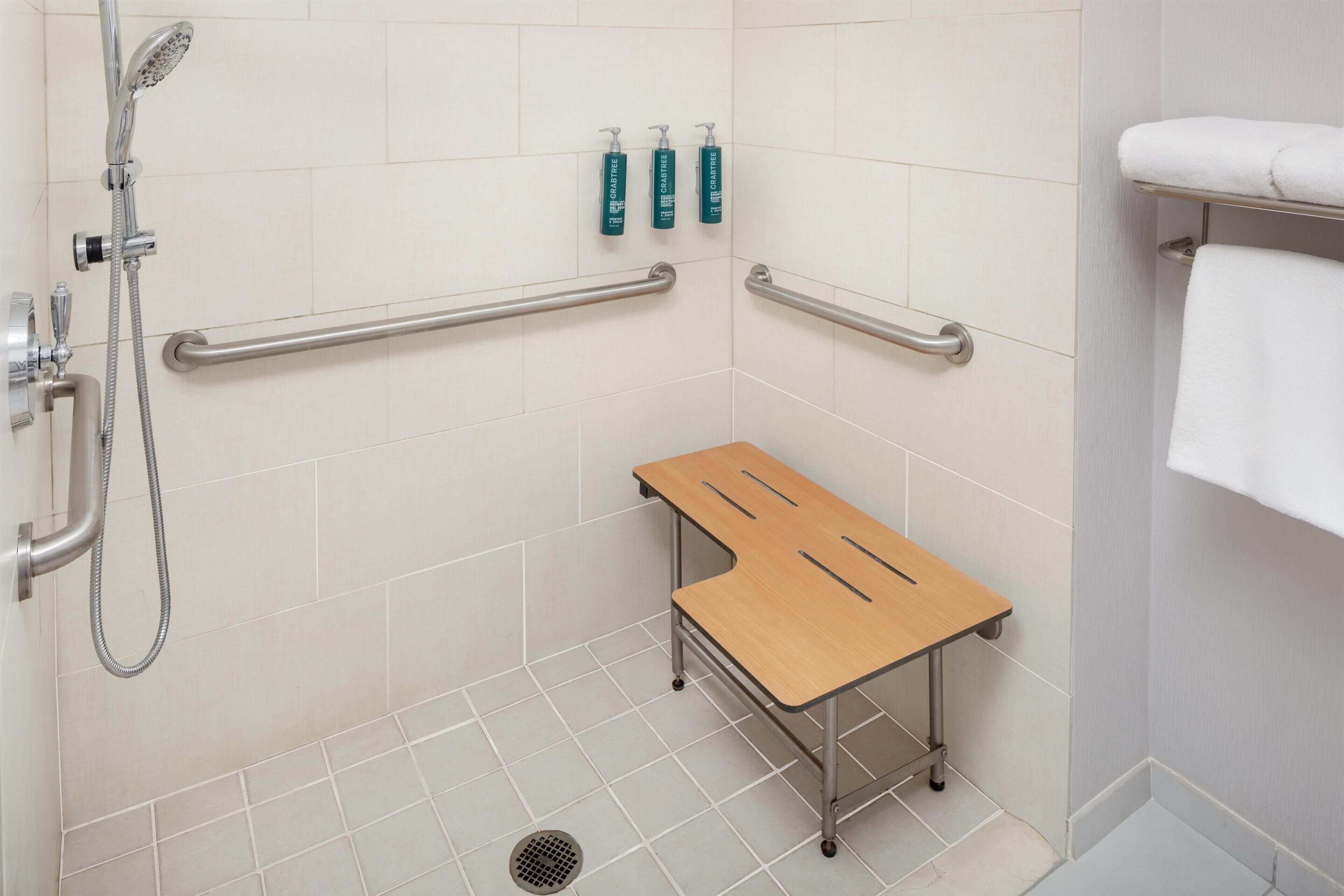 Suite, con acceso para personas discapacitadas, para no fumadores | Regadera en el baño