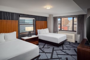 Ropa de cama de alta calidad y caja de seguridad en la habitación