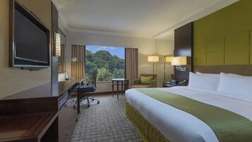 Rom – standard, 1 kingsize-seng | Minibar, safe på rommet, skrivebord og skrivebord for bærbar PC