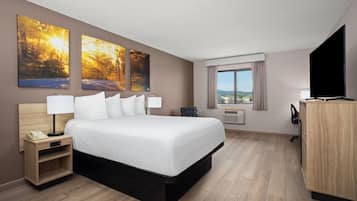 Standard Single Queen | Free cribs/infant beds, rollaway beds, free WiFi, bed sheets