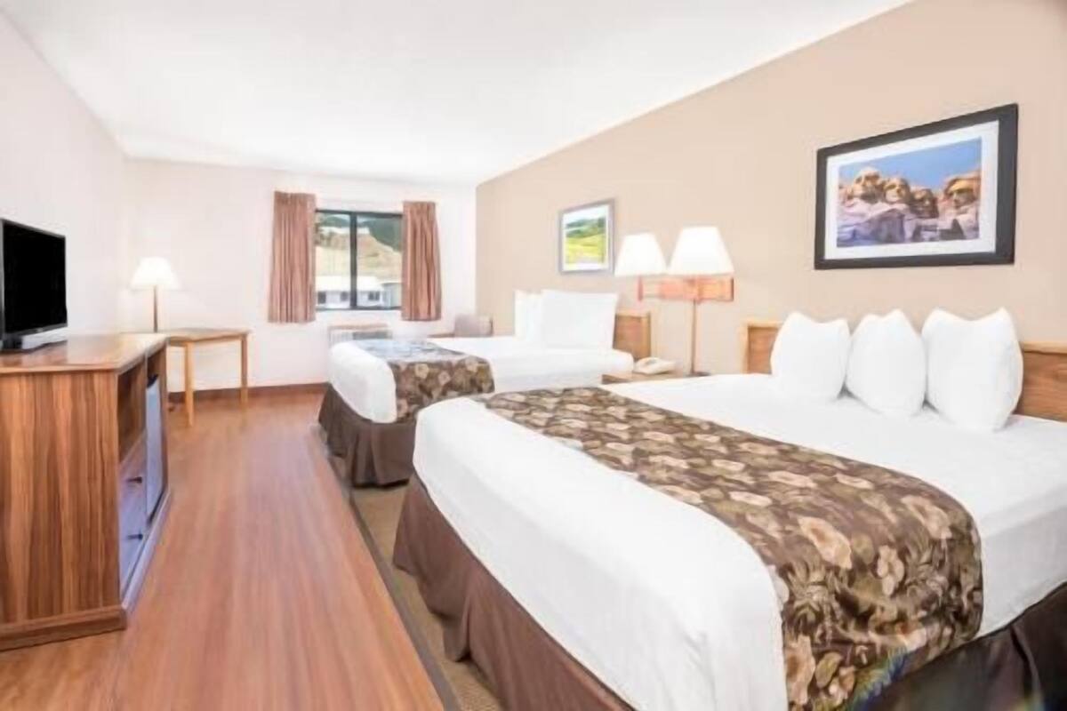 Free cots/infant beds, rollaway beds, free WiFi, bed sheets