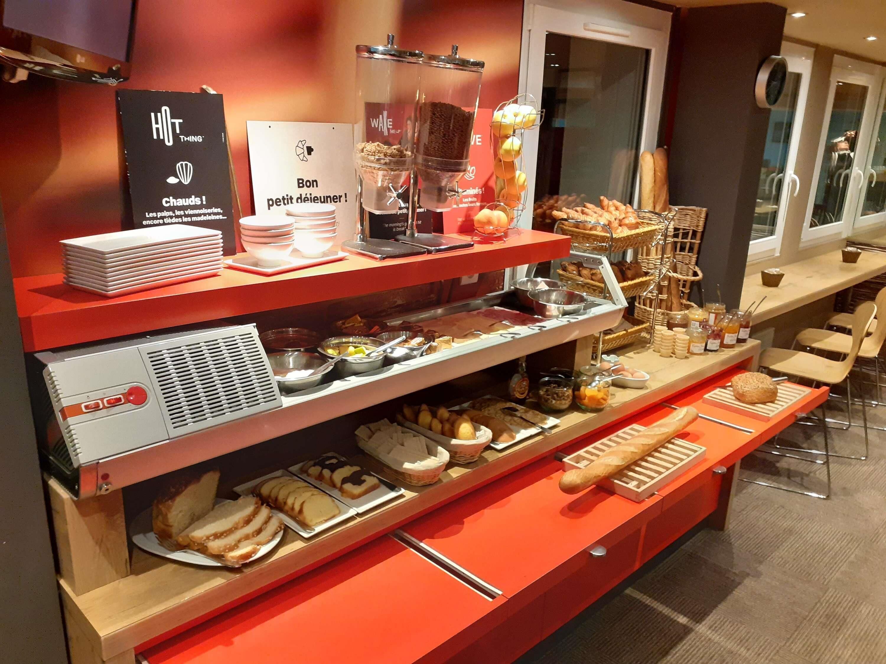 Päivittäinen buffetaamiainen (12.90 EUR per henkilö)