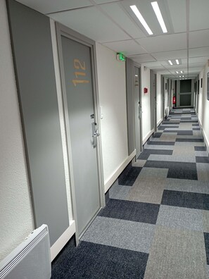 Desk, soundproofing, iron/ironing board, free WiFi - Ibis Fourmies (Fourmies)