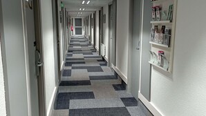办公桌、隔音、熨斗/熨板、免费 WiFi
