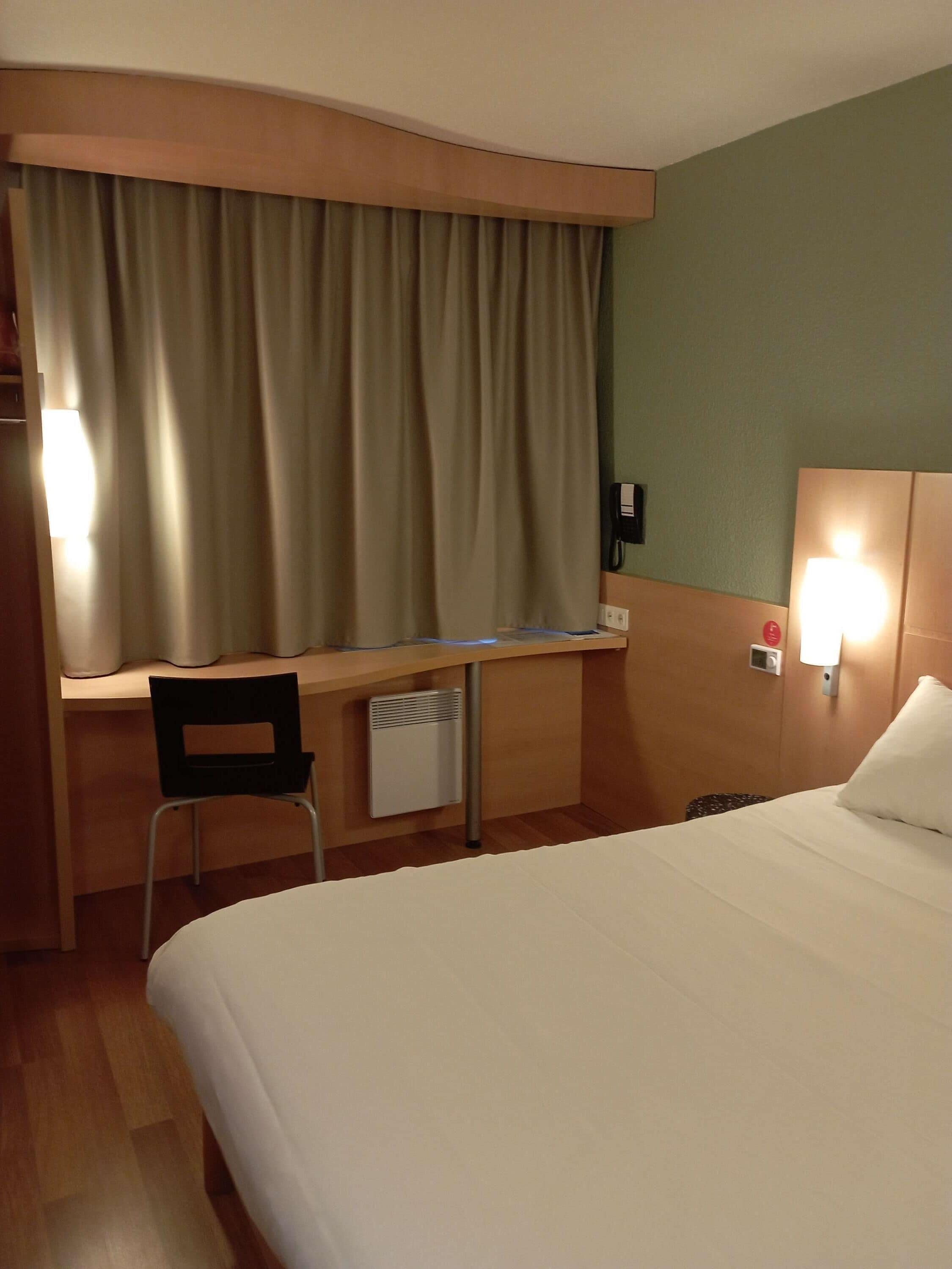 Standard Room, 1 Double Bed | Desk, soundproofing, iron/ironing board, free WiFi