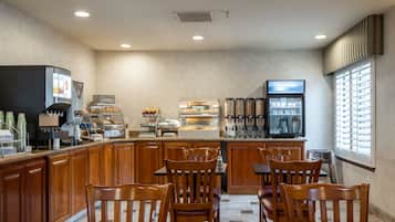 Free daily continental breakfast