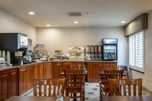 Desayuno continental incluido todos los días 