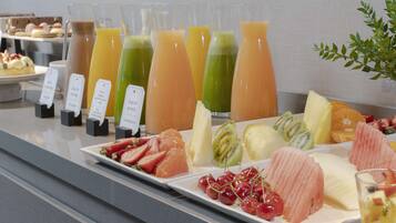 Tägliches Frühstücksbuffet gegen Gebühr