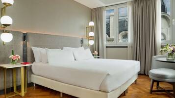 Ropa de cama de alta calidad, colchones con pillow-top y minibar