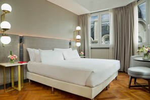 Quarto superior | Roupas de cama premium, camas com colchões pillow-top, frigobar