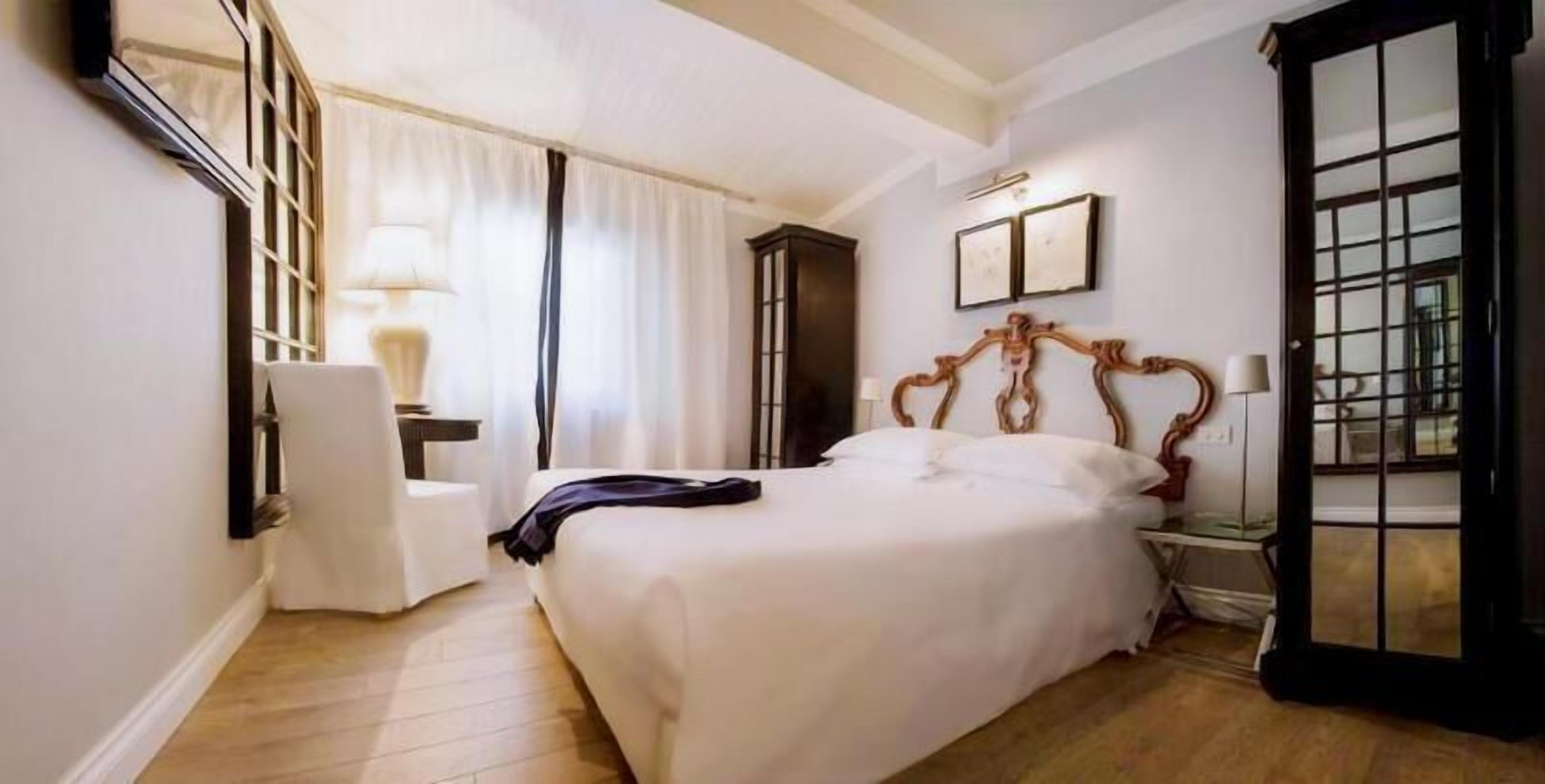 Ropa de cama de alta calidad y minibar 