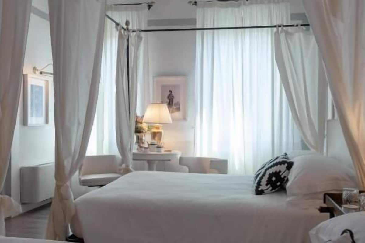 Ropa de cama de alta calidad y minibar