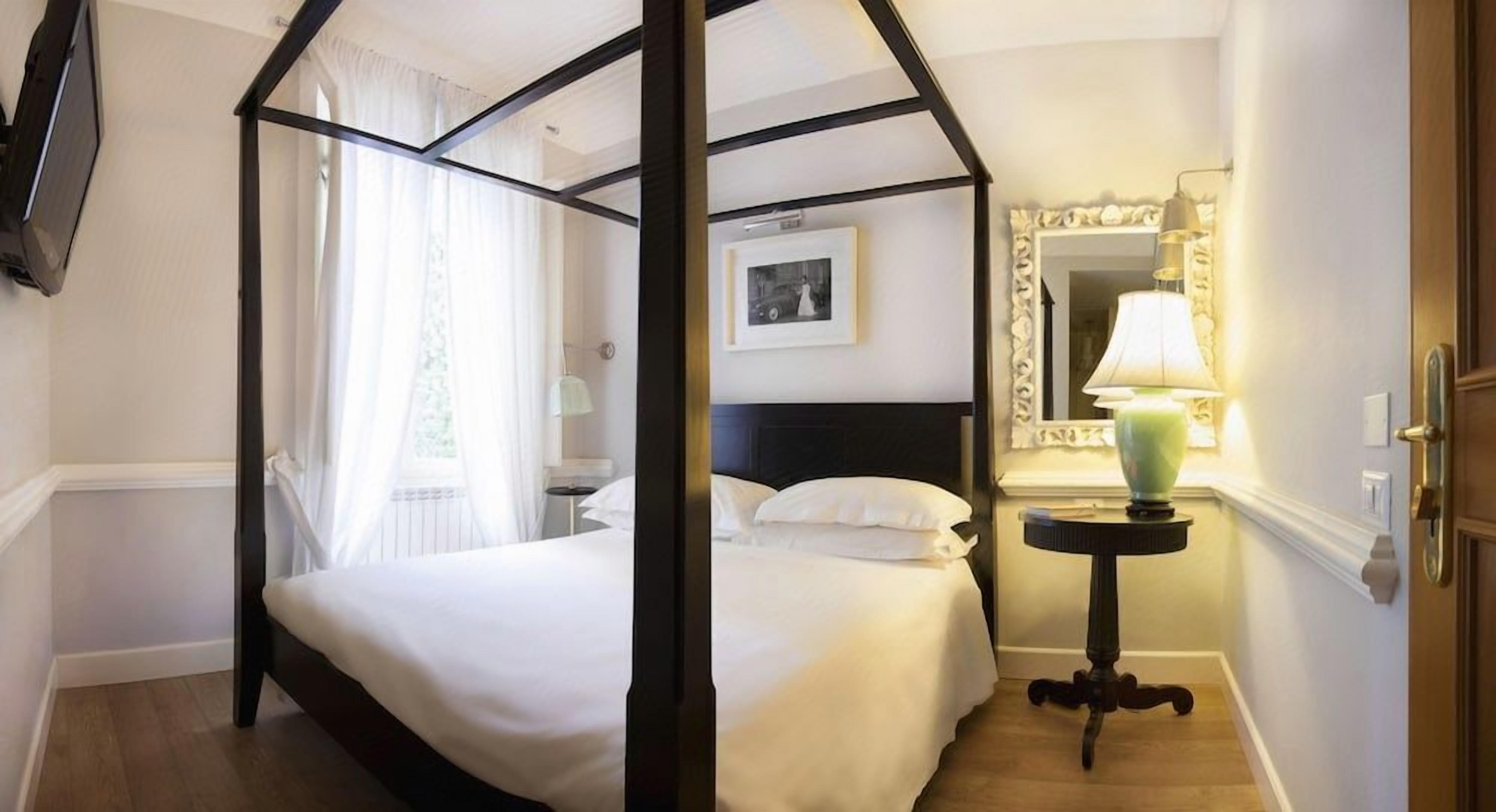 Ropa de cama de alta calidad y minibar 