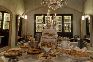 Free daily buffet breakfast