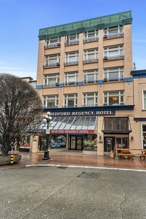 Front of property - Bedford Regency Hotel (Victoria)
