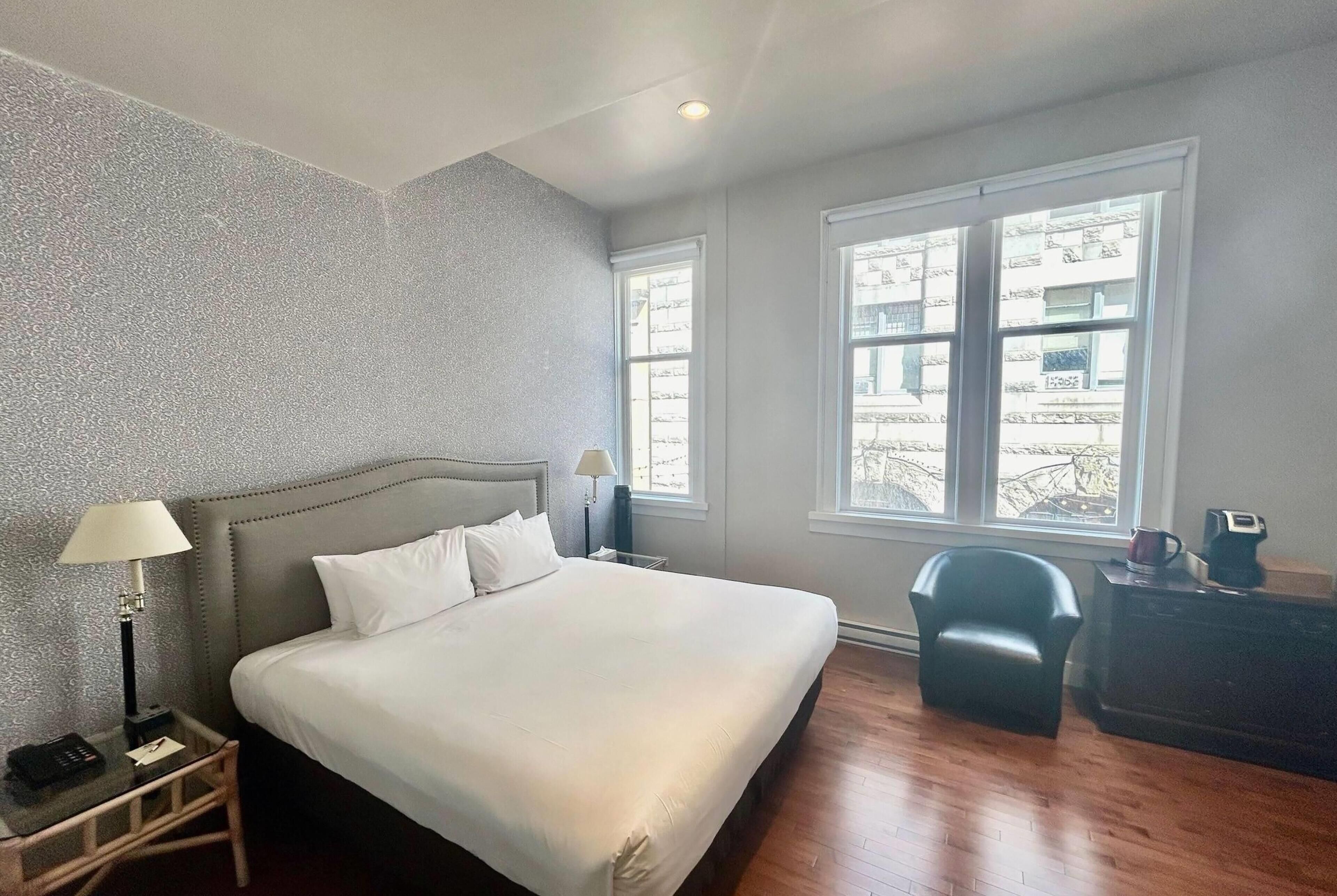 Premier Room, 1 King Bed, Non Smoking, City View | Premium bedding, blackout drapes, iron/ironing board, free WiFi