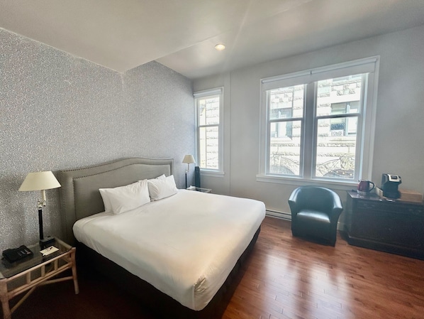 Premium Room, 1 King Bed, City View