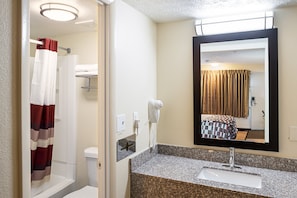 Superior Room, 1 King Bed, Non Smoking | Bathroom