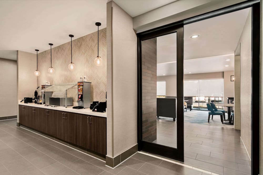 La Quinta Inn & Suites by Wyndham San Bernardino