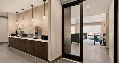 La Quinta Inn & Suites by Wyndham San Bernardino