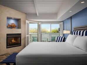 Deluxe Room, 1 King Bed, Garden View | Premium bedding, iron/ironing board, free WiFi, bed sheets - Inn At Morro Bay (Morro Bay)