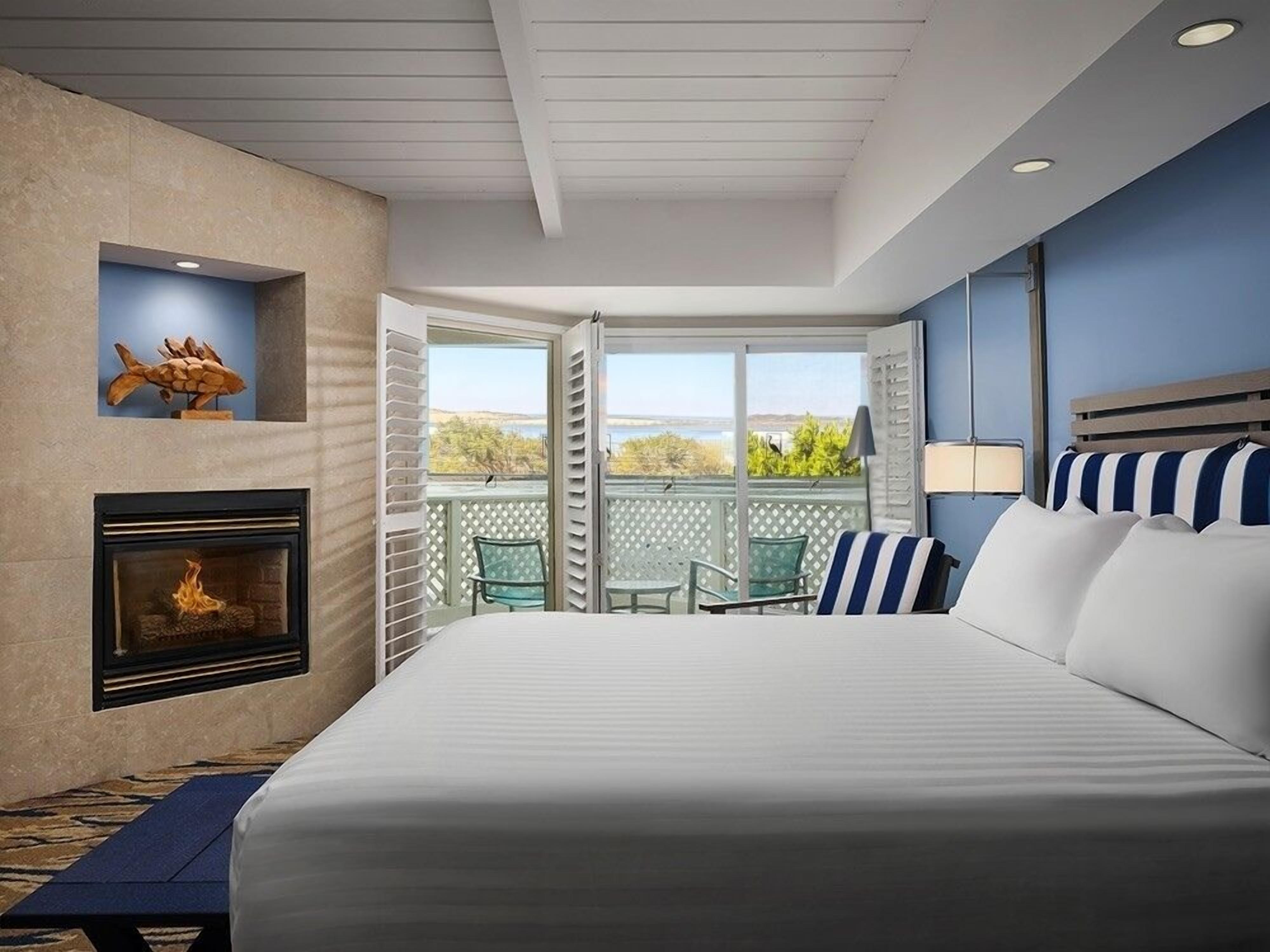 Habitación Deluxe, 1 cama King size (Pet Friendly) | Ropa de cama de alta calidad y tabla de planchar con plancha 