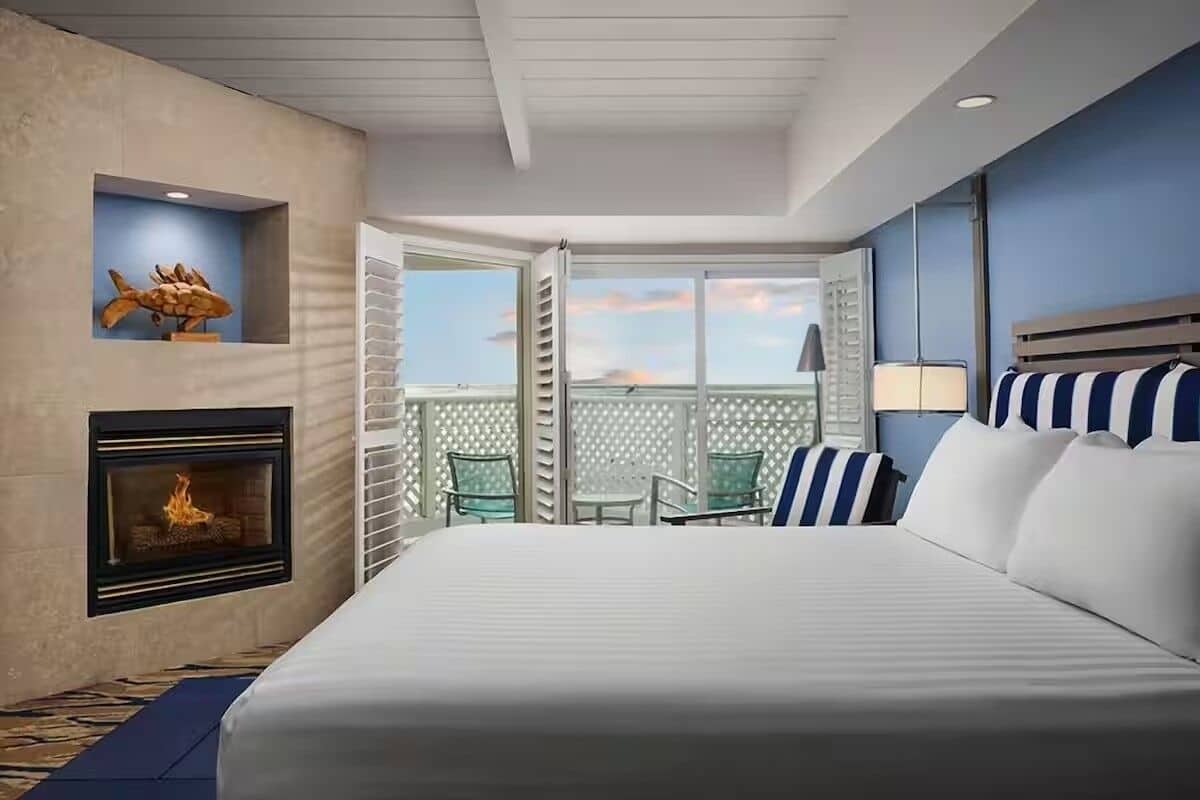 أغطية فراش متميزة ومكواة/لوح كي وواي فاي مجانًا وملاءات أسرّة