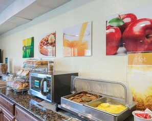 Free daily continental breakfast - Remembrance Inn (Gettysburg)