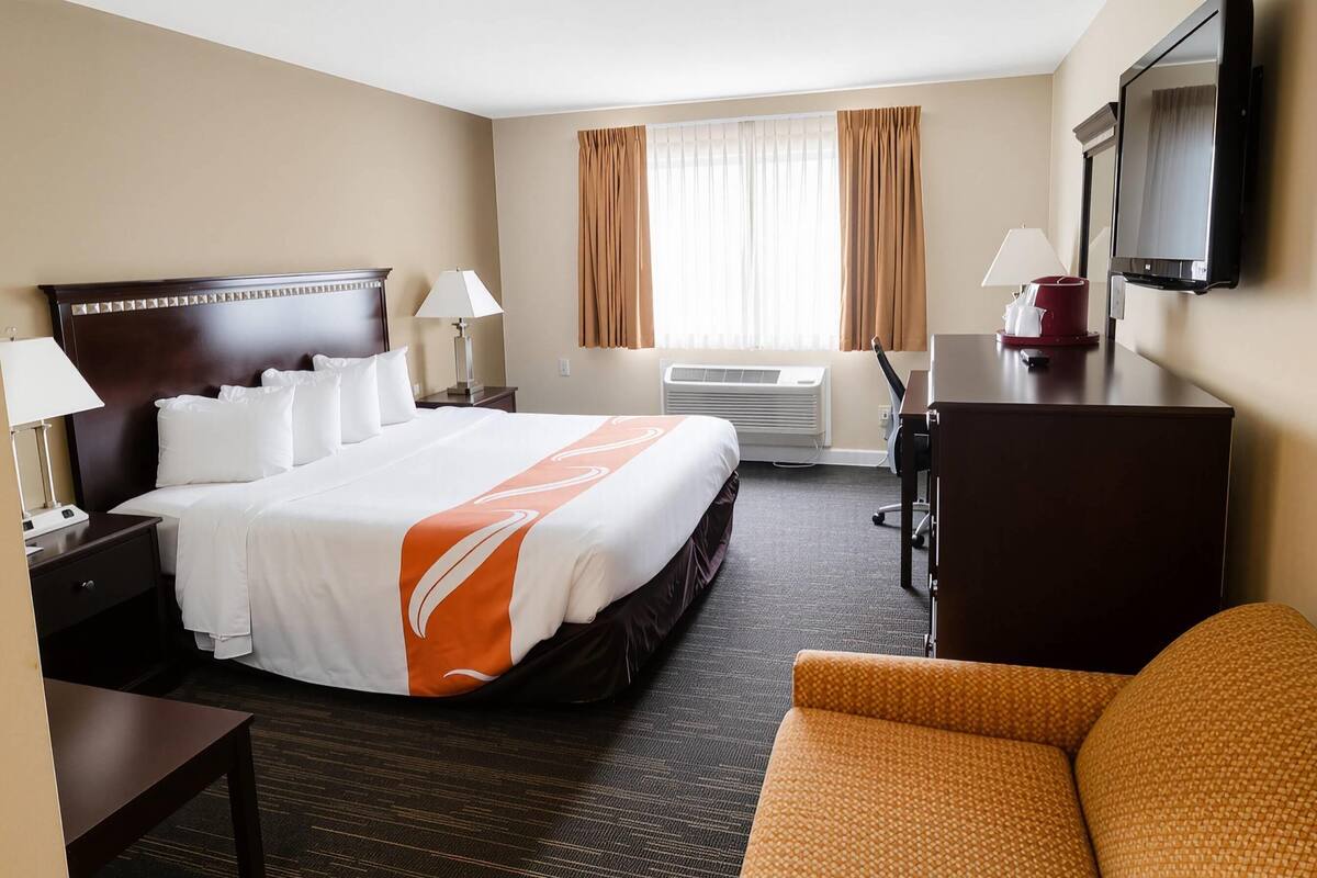 Suite, 1 King Bed, Non Smoking