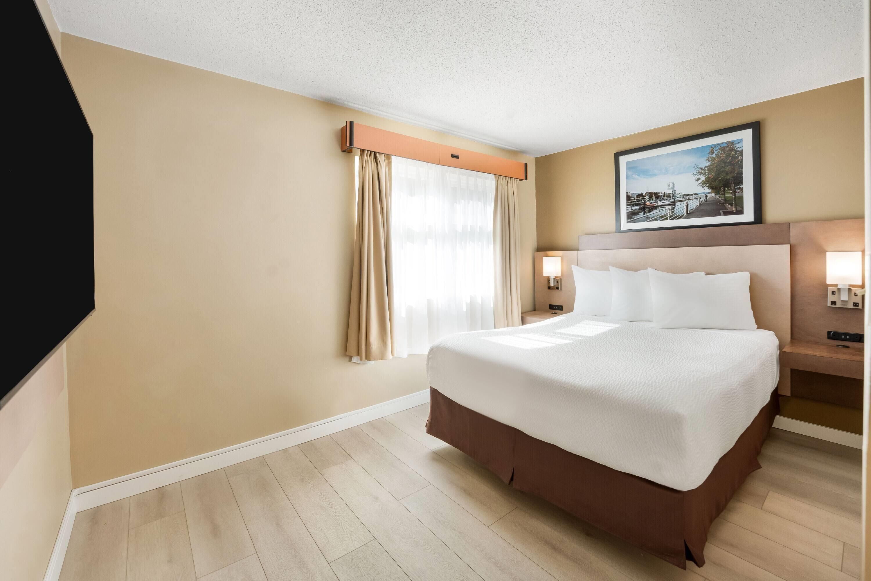 1 Queen Bed (Pool Level) Non-pet friendly | Desk, blackout drapes, iron/ironing board, free cribs/infant beds