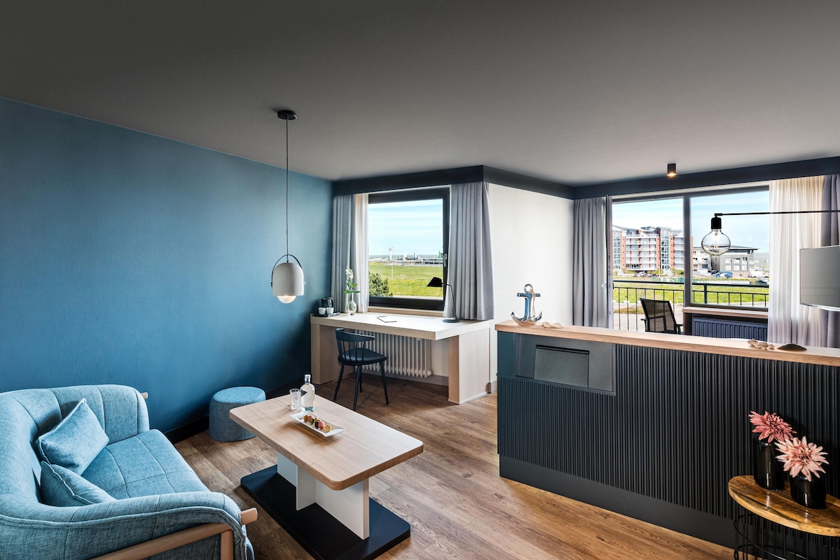 Rom – deluxe, 1 dobbeltseng, balkong (Cozy Sitting Corner) | Allergitestet sengetøy, minibar, safe på rommet og skrivebord