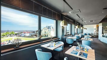 ์ ์ฌ ์์ฌ, ์ ๋
์์ฌ ์ ๊ณต, ์ง์ญ ํน์ ์๋ฆฌ, ๋ฐ๋ค ์ ๋ง